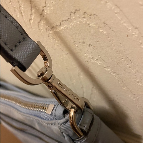 Michael Kors Jet Set Large Charm Flat Crossbody EUC!! - Picture 13 of 15